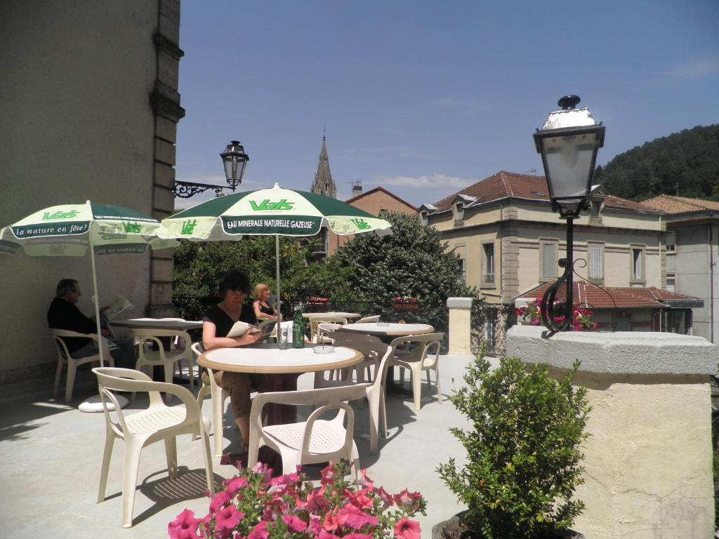 Hotel Saint Jean Vals-les-Bains Exterior photo
